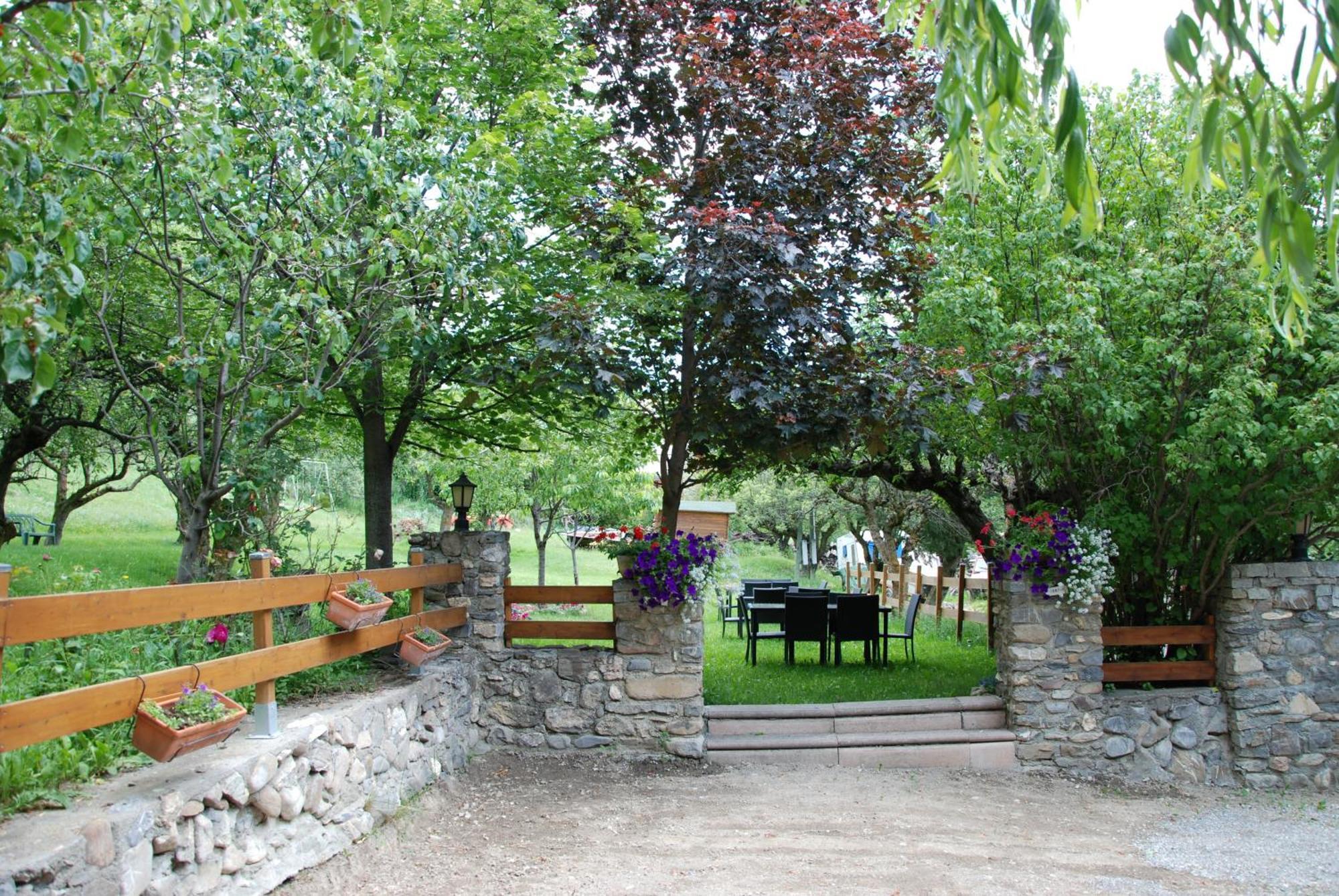 Hotel & Restaurant Le Chalvet Embrun Zewnętrze zdjęcie